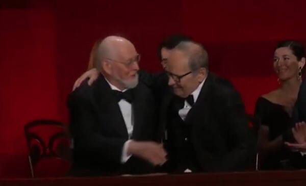 Ennio Morricone e John Williams alla cerimonia degli Oscar