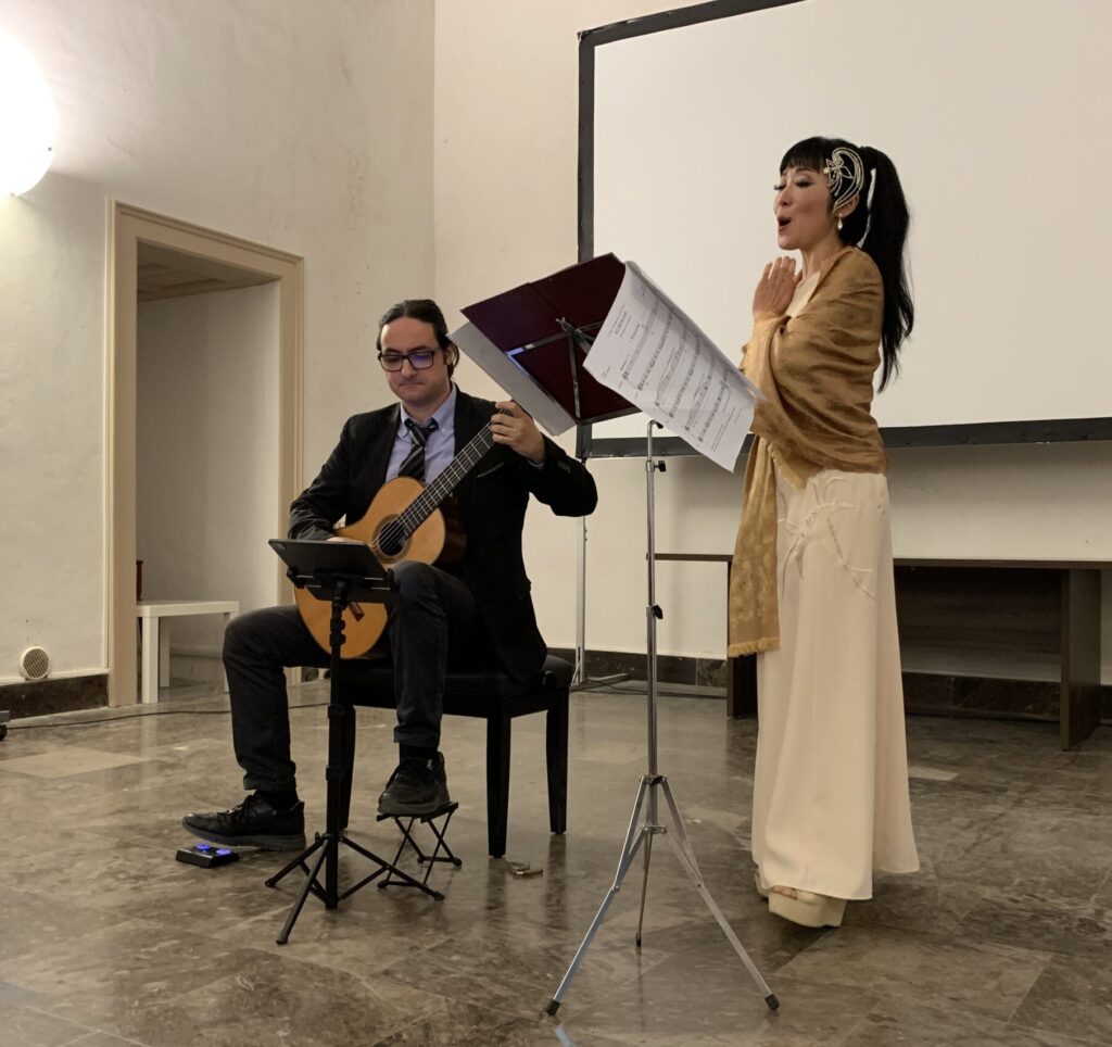 Sachika Ito e Davide Sciacca eseguono "Kurokami"